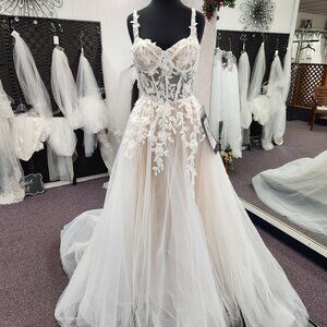 Private Label Myrtle Size 8 Ivory/Nude Lace/Tulle Bridal Gown/Wedding Dress